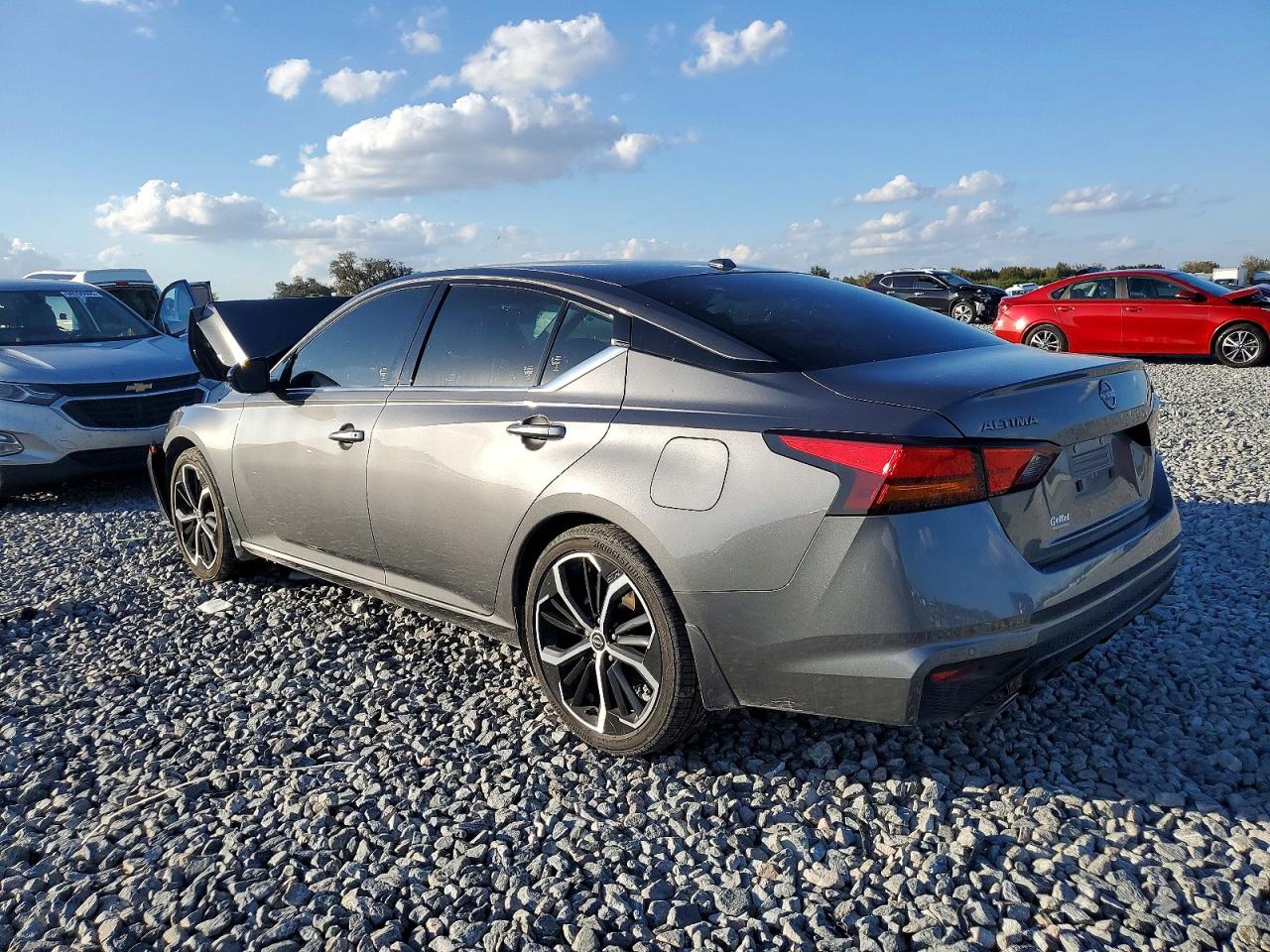 2025 NISSAN ALTIMA SR photo 2