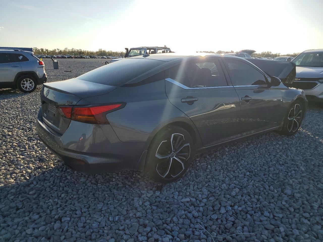 2025 NISSAN ALTIMA SR photo 3
