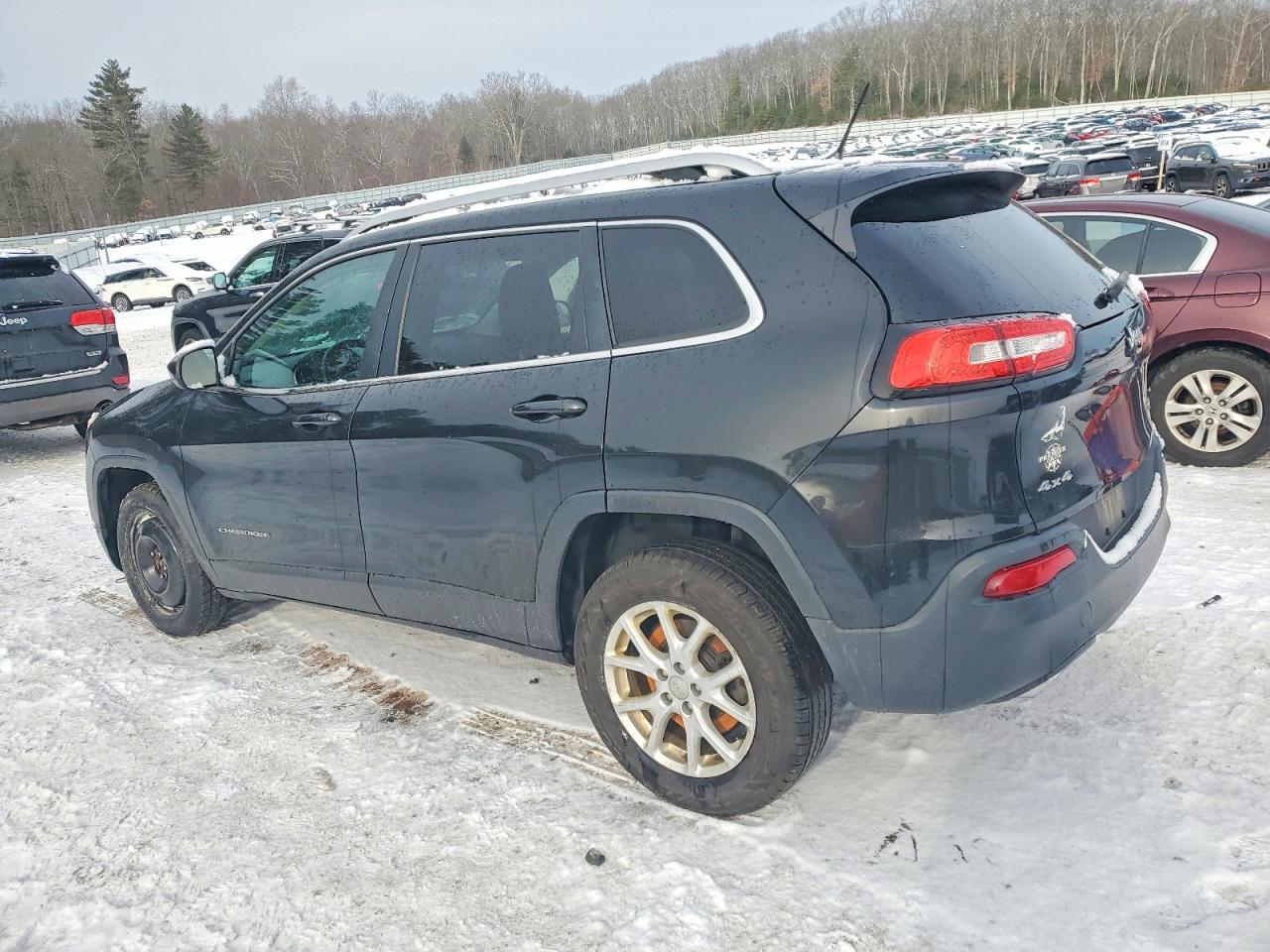 2015 JEEP CHEROKEE LATITUDE photo 2