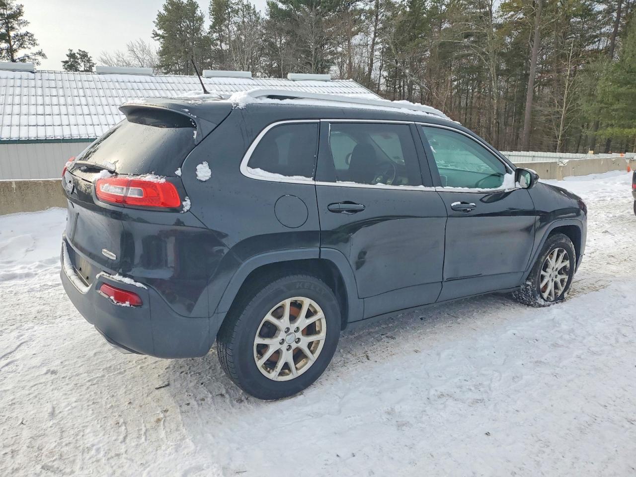 2015 JEEP CHEROKEE LATITUDE photo 3