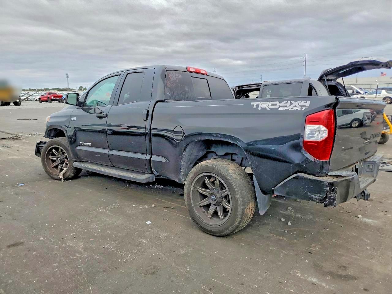 2018 TOYOTA TUNDRA SR5 photo 2