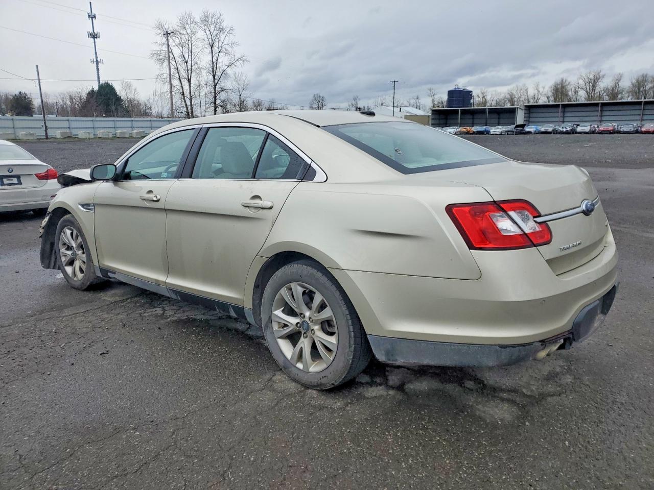 2010 FORD TAURUS SEL photo 2