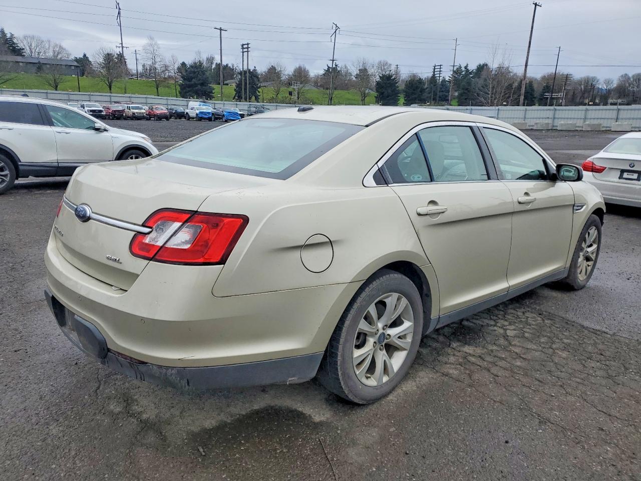2010 FORD TAURUS SEL photo 3