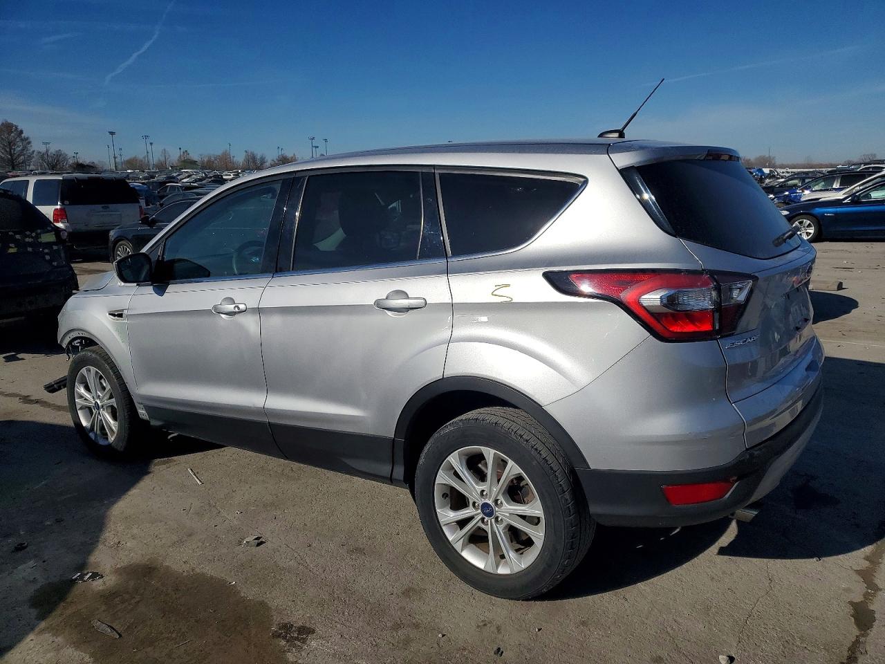 2017 FORD ESCAPE photo 2