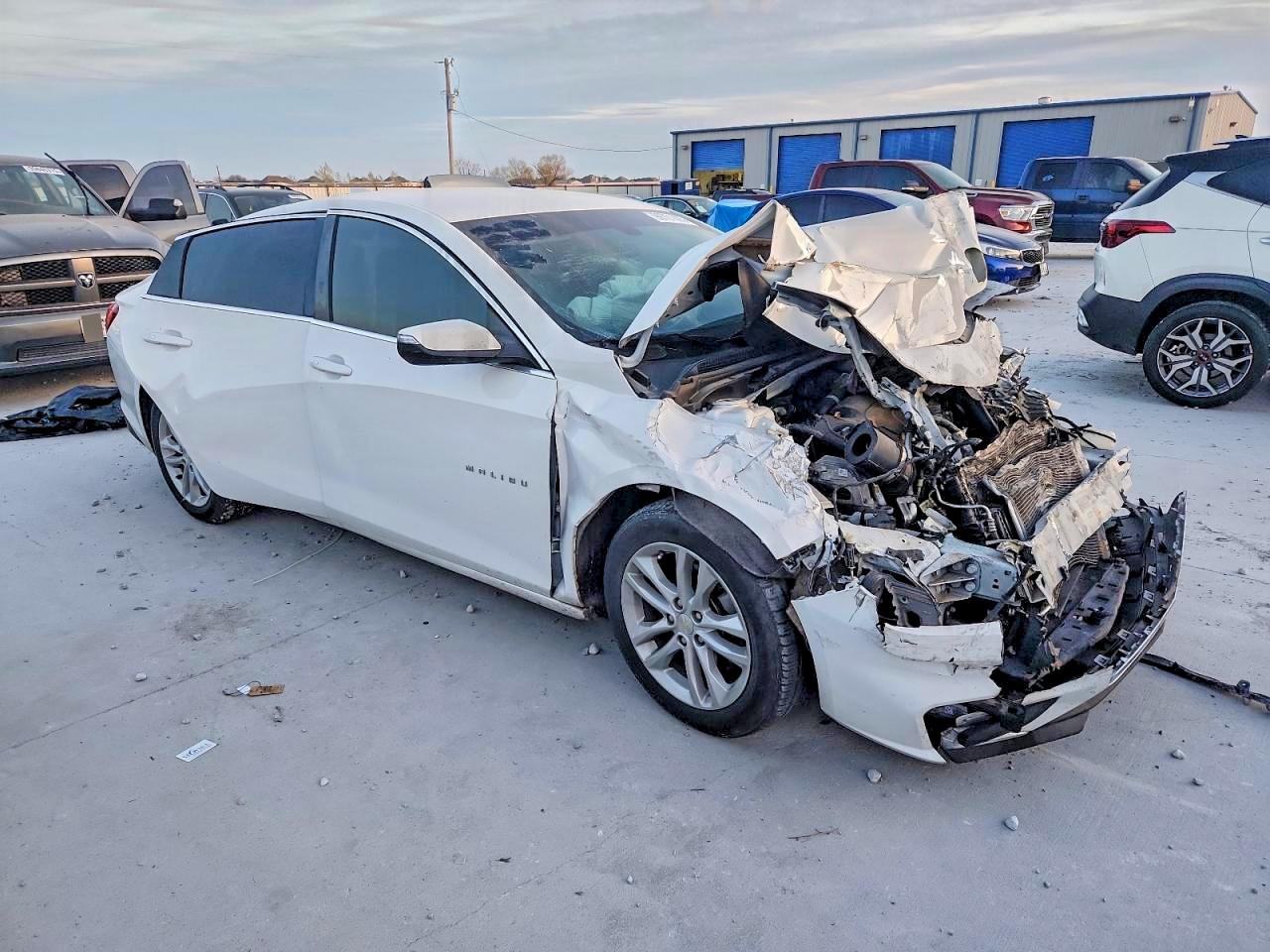 2018 CHEVROLET MALIBU LT photo 4