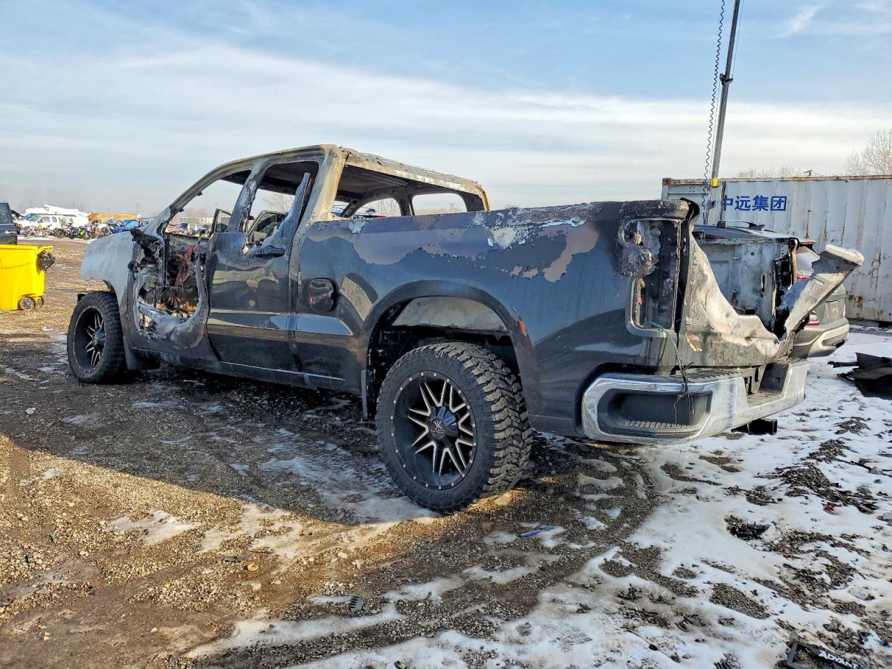 2019 CHEVROLET SILVERADO K1500 LT photo 2
