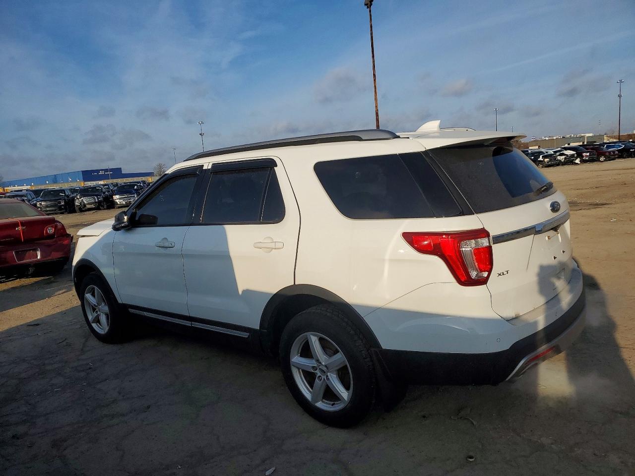 2017 FORD EXPLORER XLT photo 2