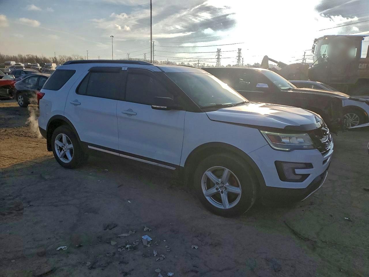 2017 FORD EXPLORER XLT photo 4