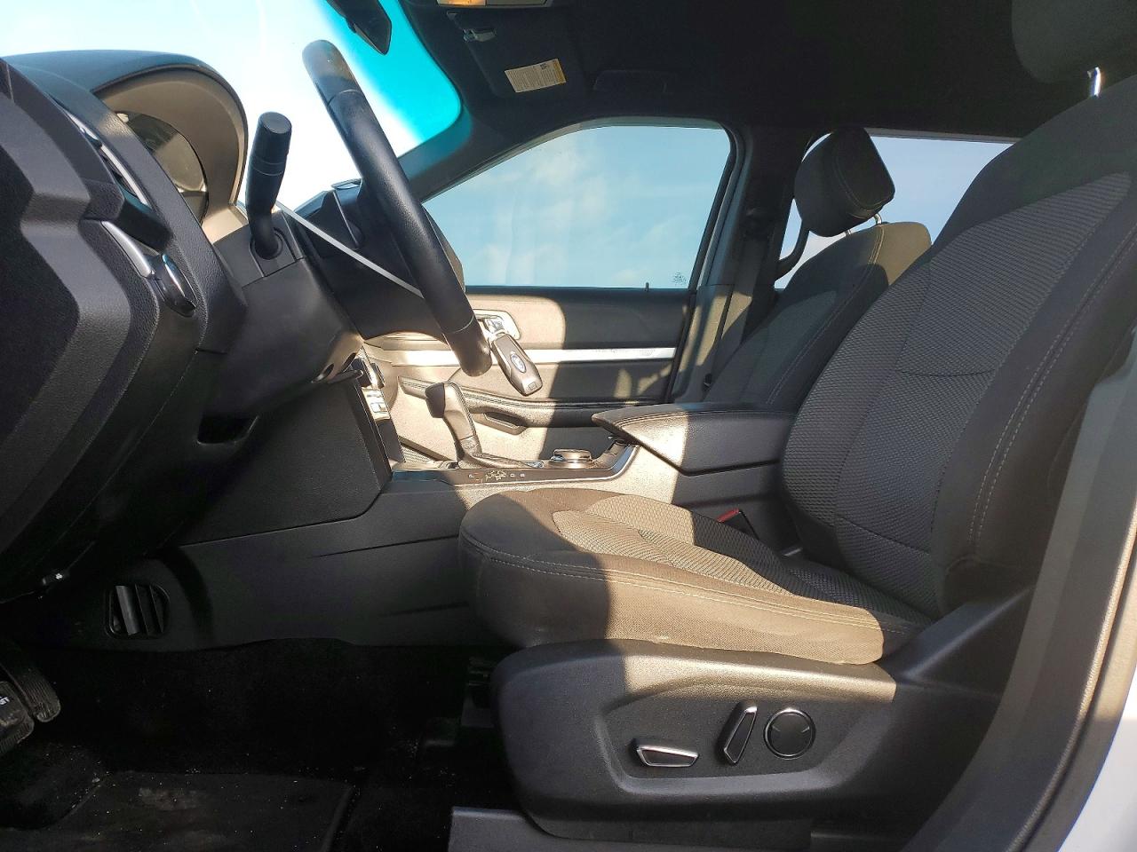 2017 FORD EXPLORER XLT photo 7