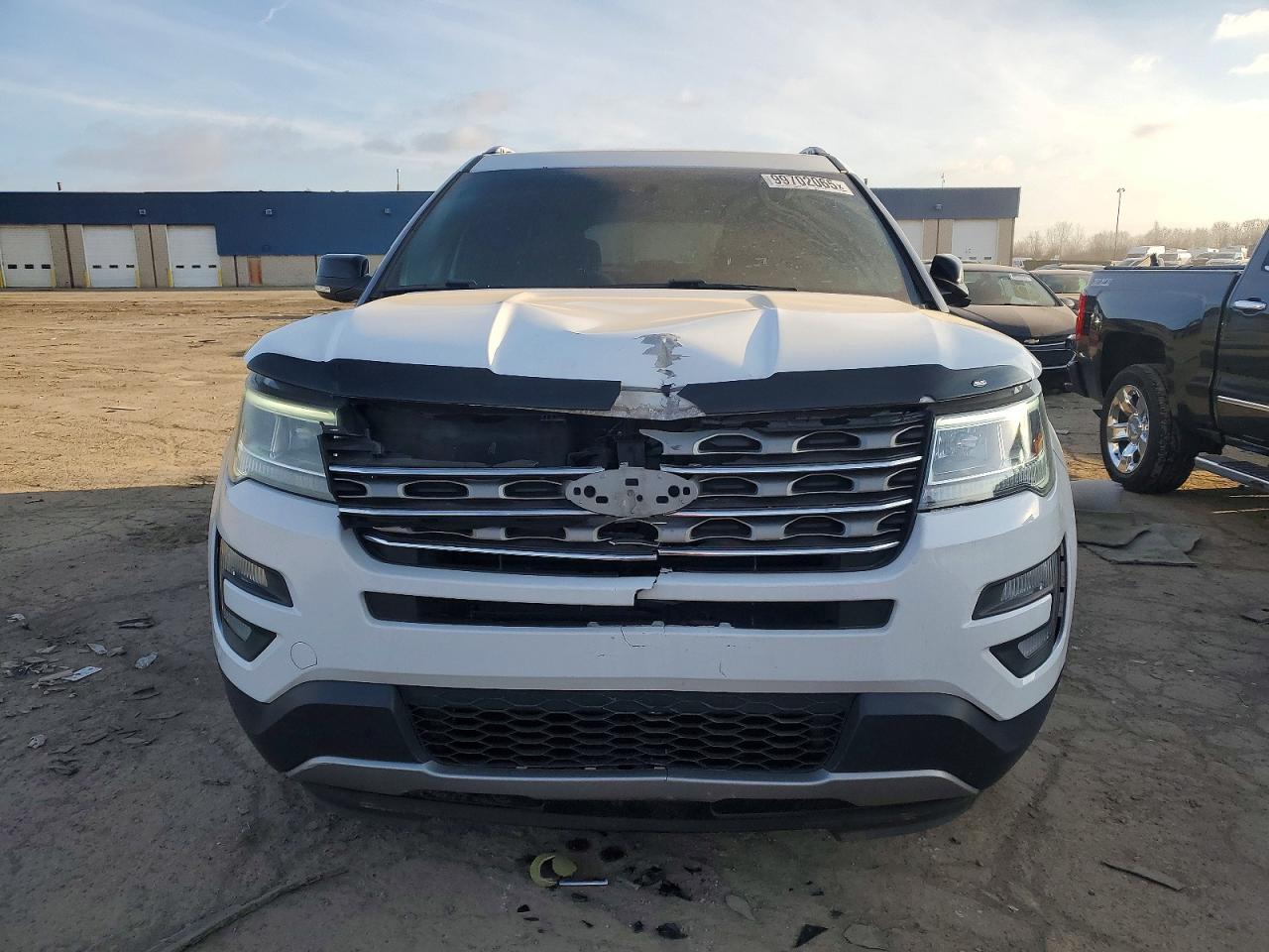 2017 FORD EXPLORER XLT photo 5