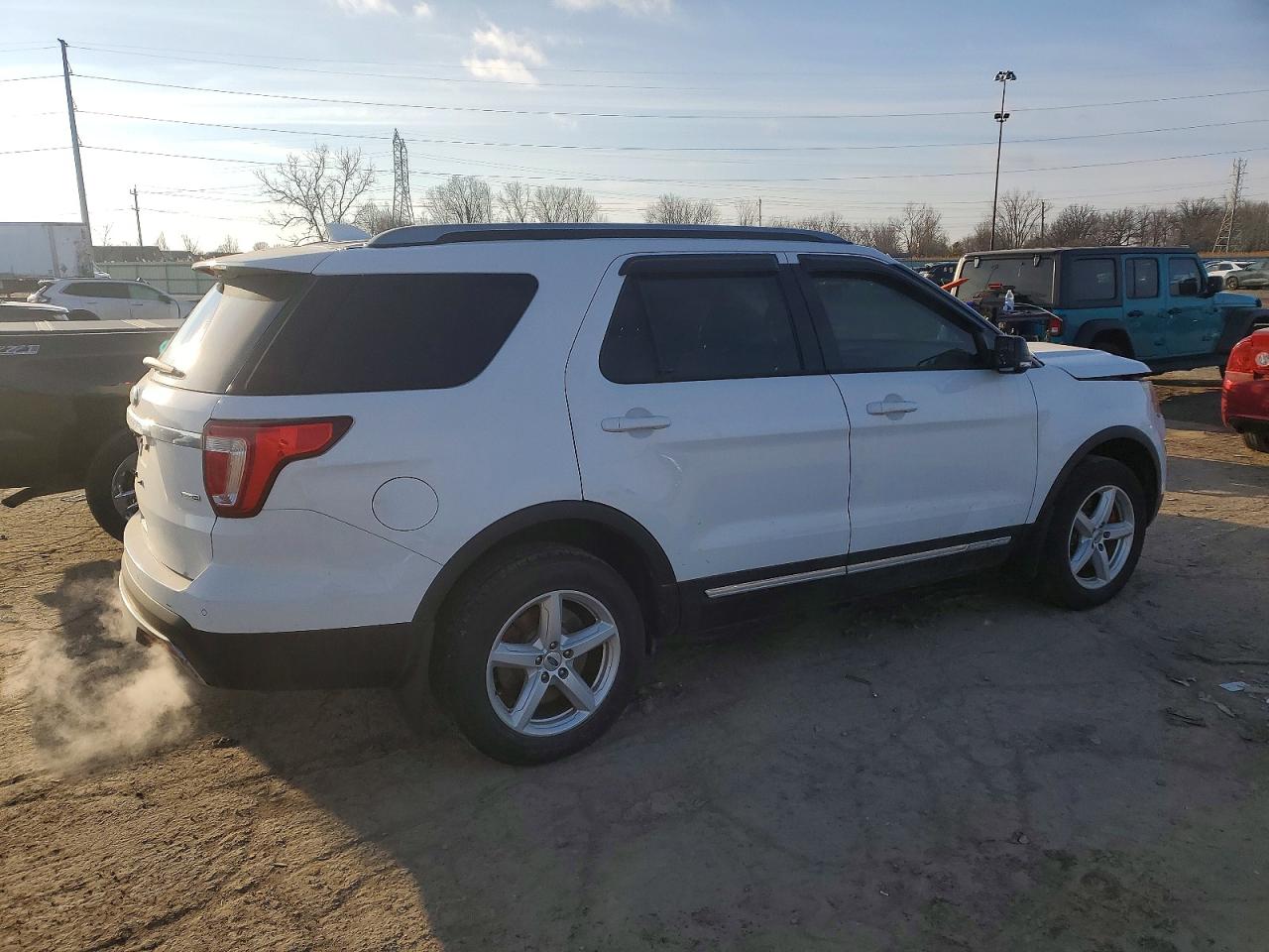 2017 FORD EXPLORER XLT photo 3