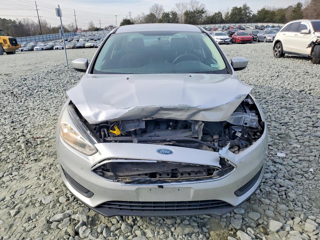 2018 FORD FOCUS SE photo 5