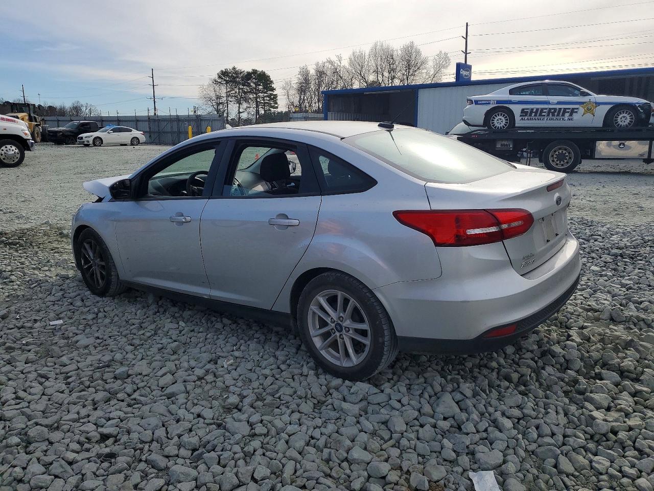 2018 FORD FOCUS SE photo 2