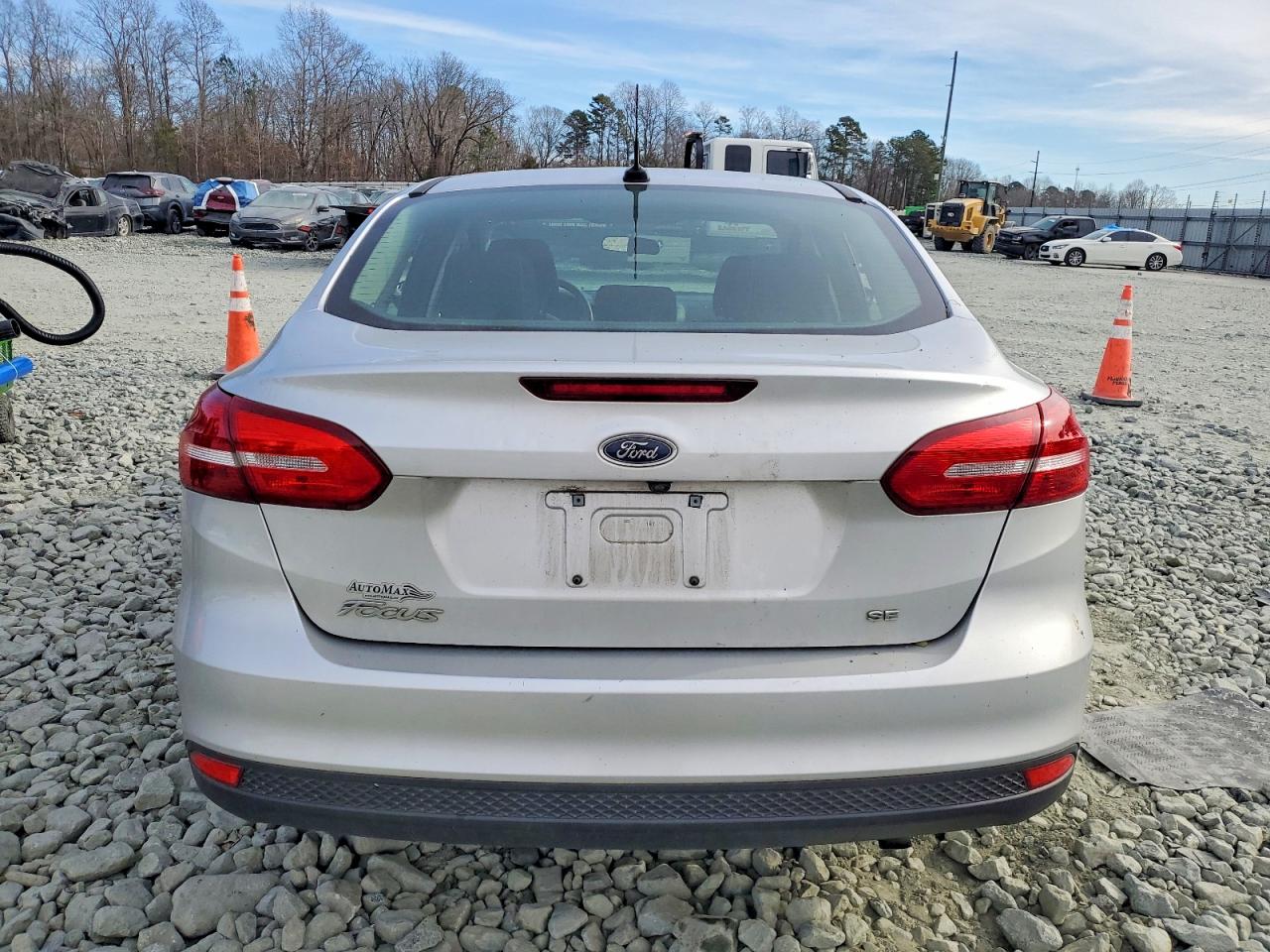 2018 FORD FOCUS SE photo 6
