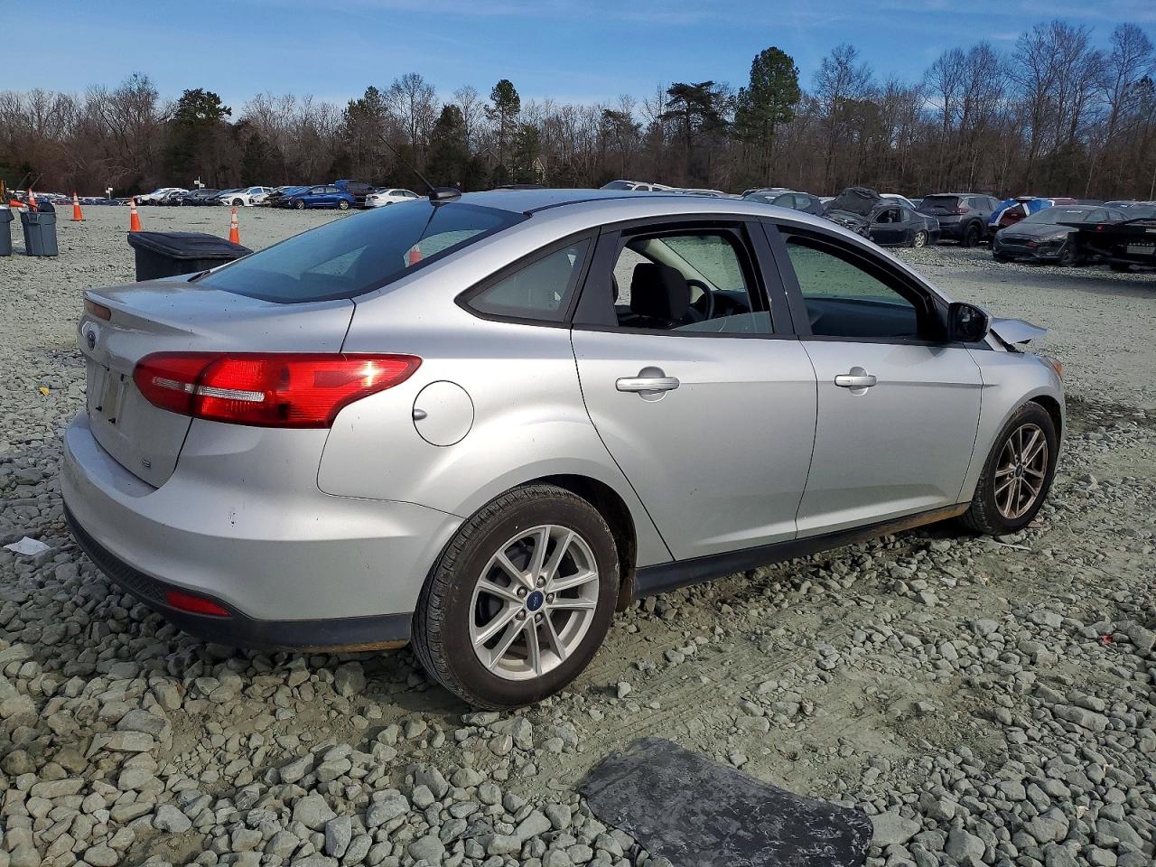 2018 FORD FOCUS SE photo 3