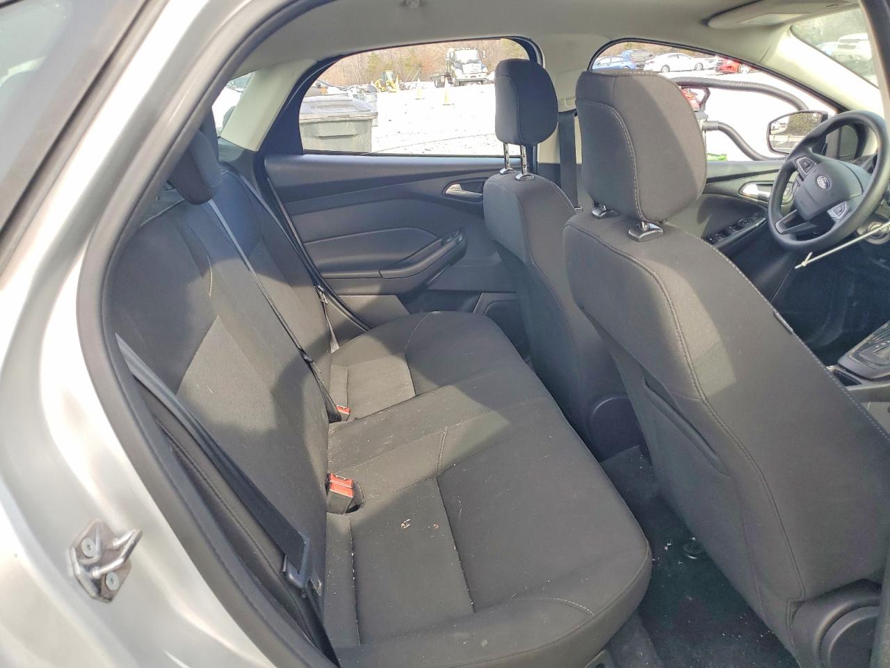2018 FORD FOCUS SE photo 10