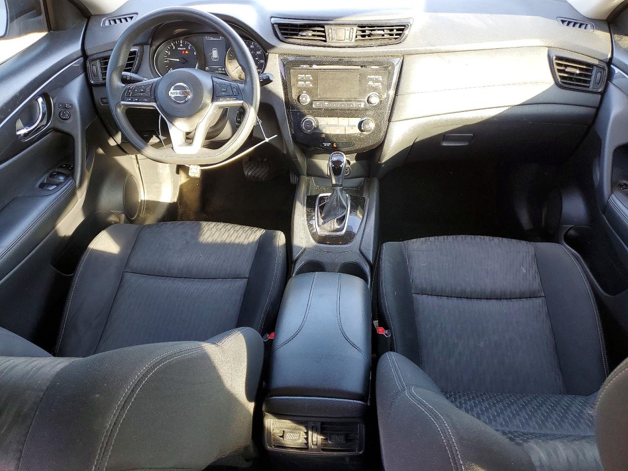 2017 NISSAN ROGUE photo 8