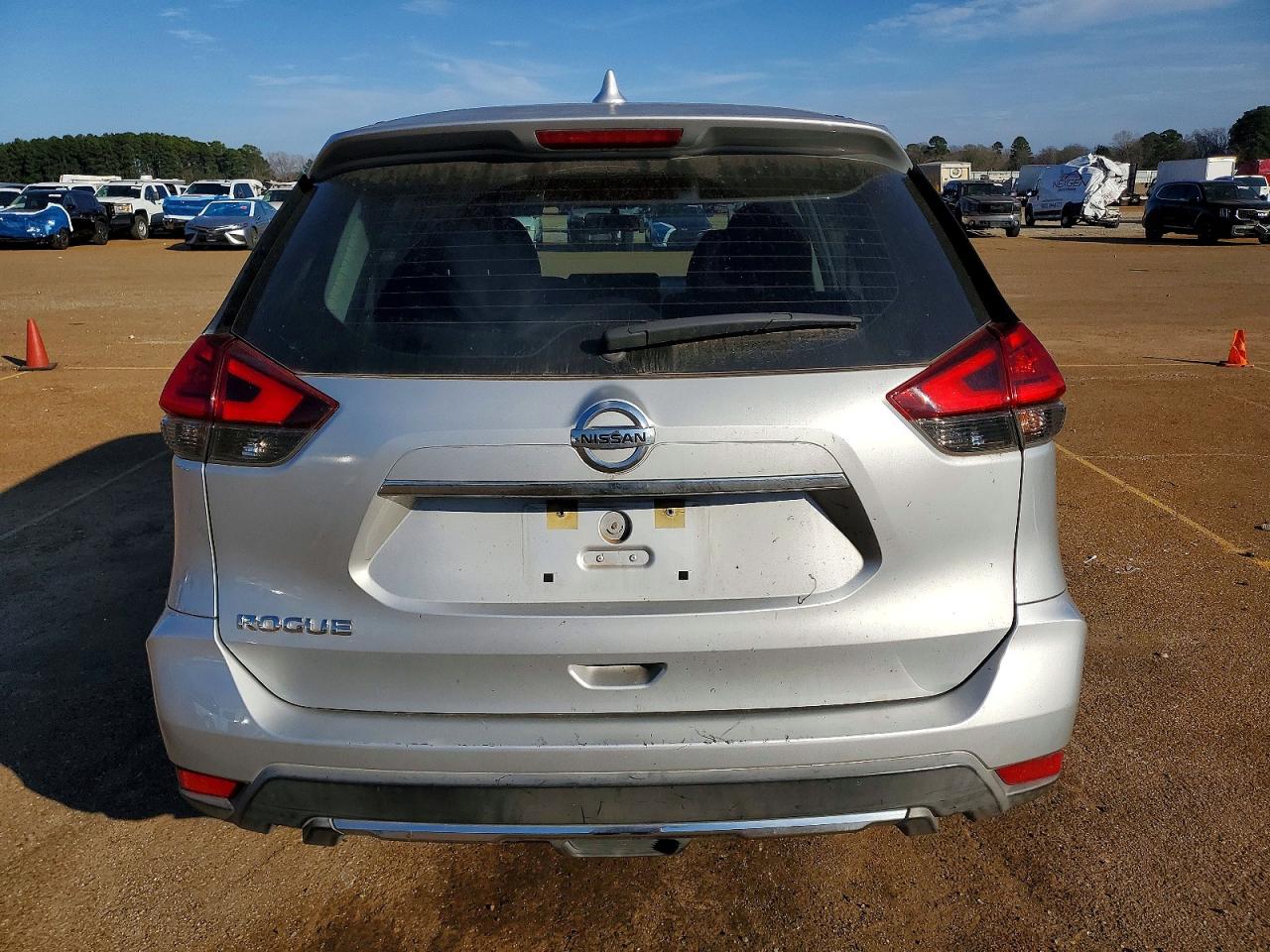 2017 NISSAN ROGUE photo 6