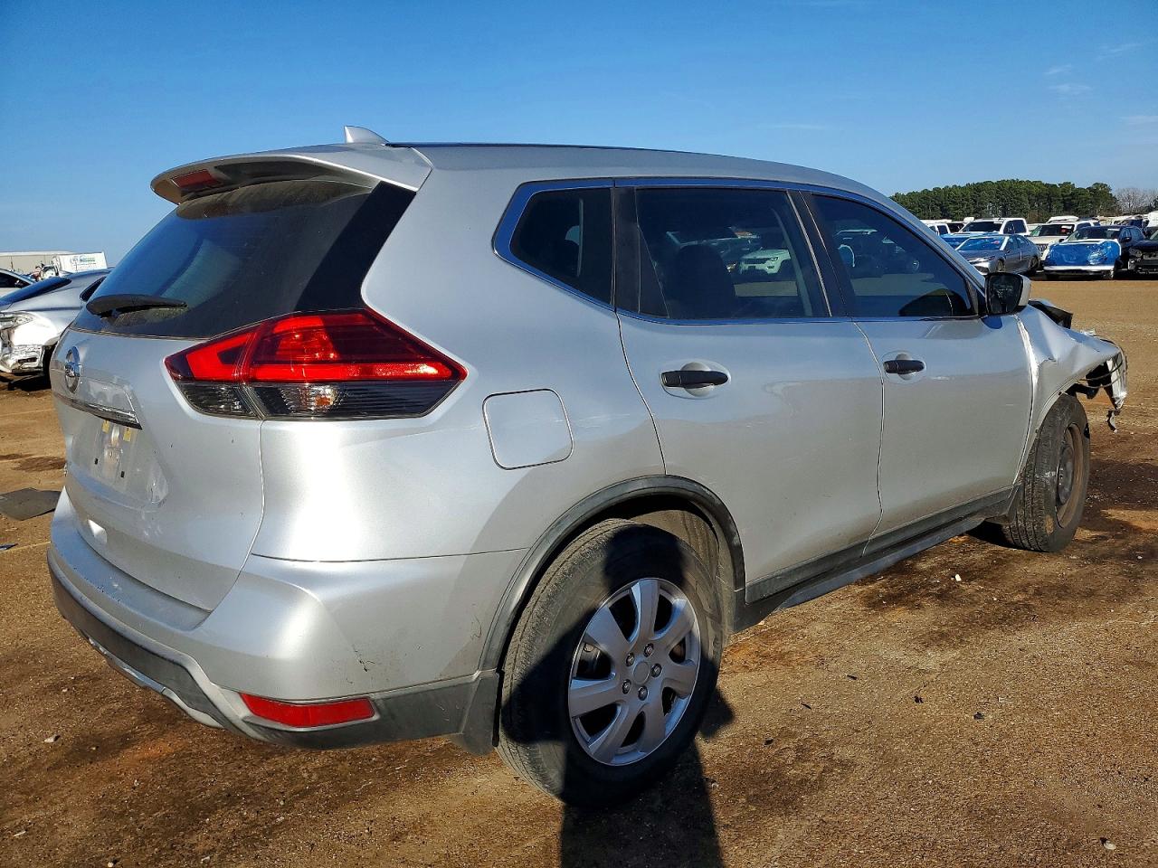 2017 NISSAN ROGUE photo 3