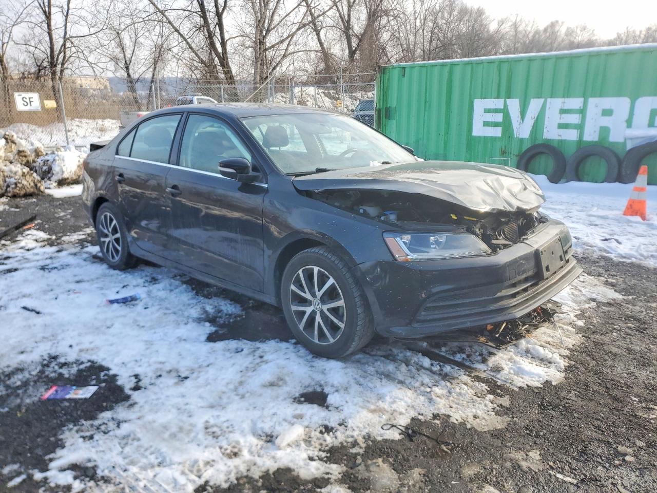 2017 VOLKSWAGEN JETTA SE photo 4