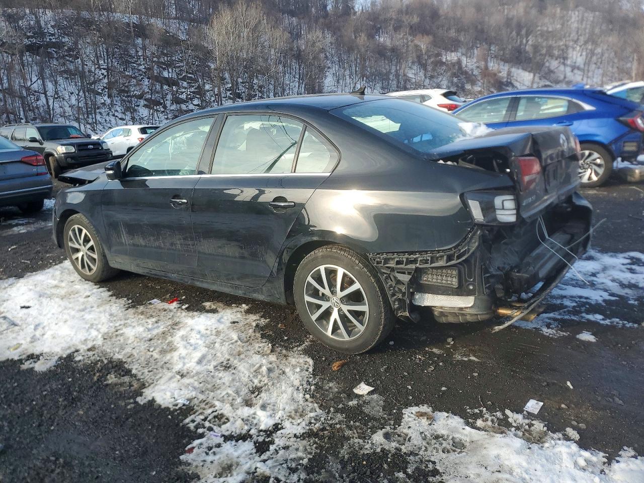 2017 VOLKSWAGEN JETTA SE photo 2