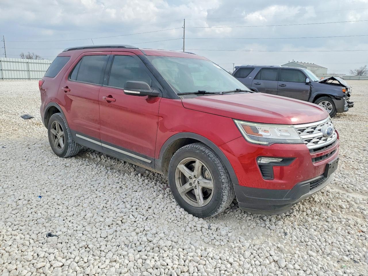 2019 FORD EXPLORER XLT photo 4