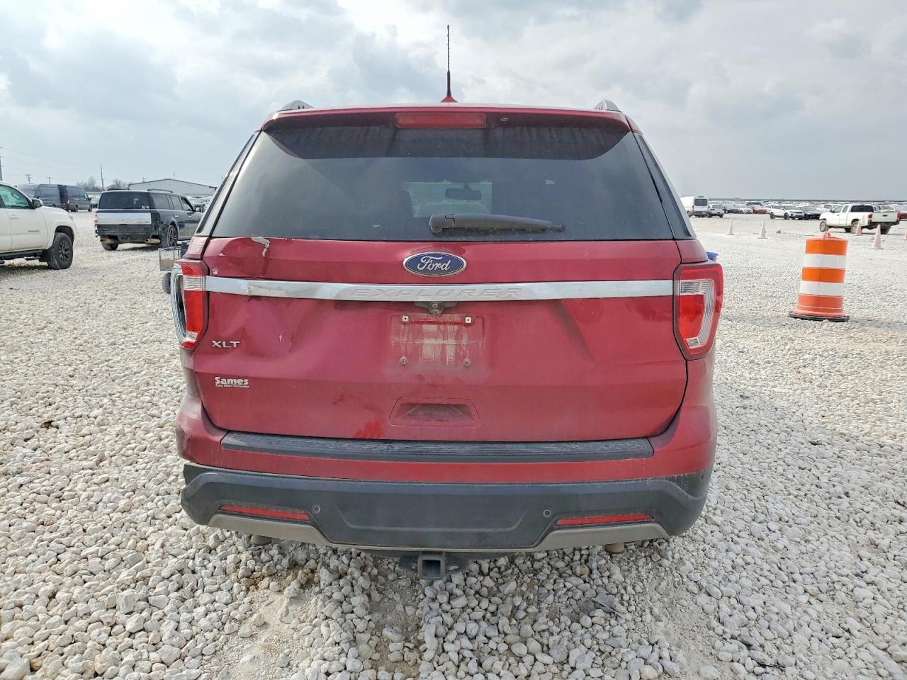 2019 FORD EXPLORER XLT photo 6