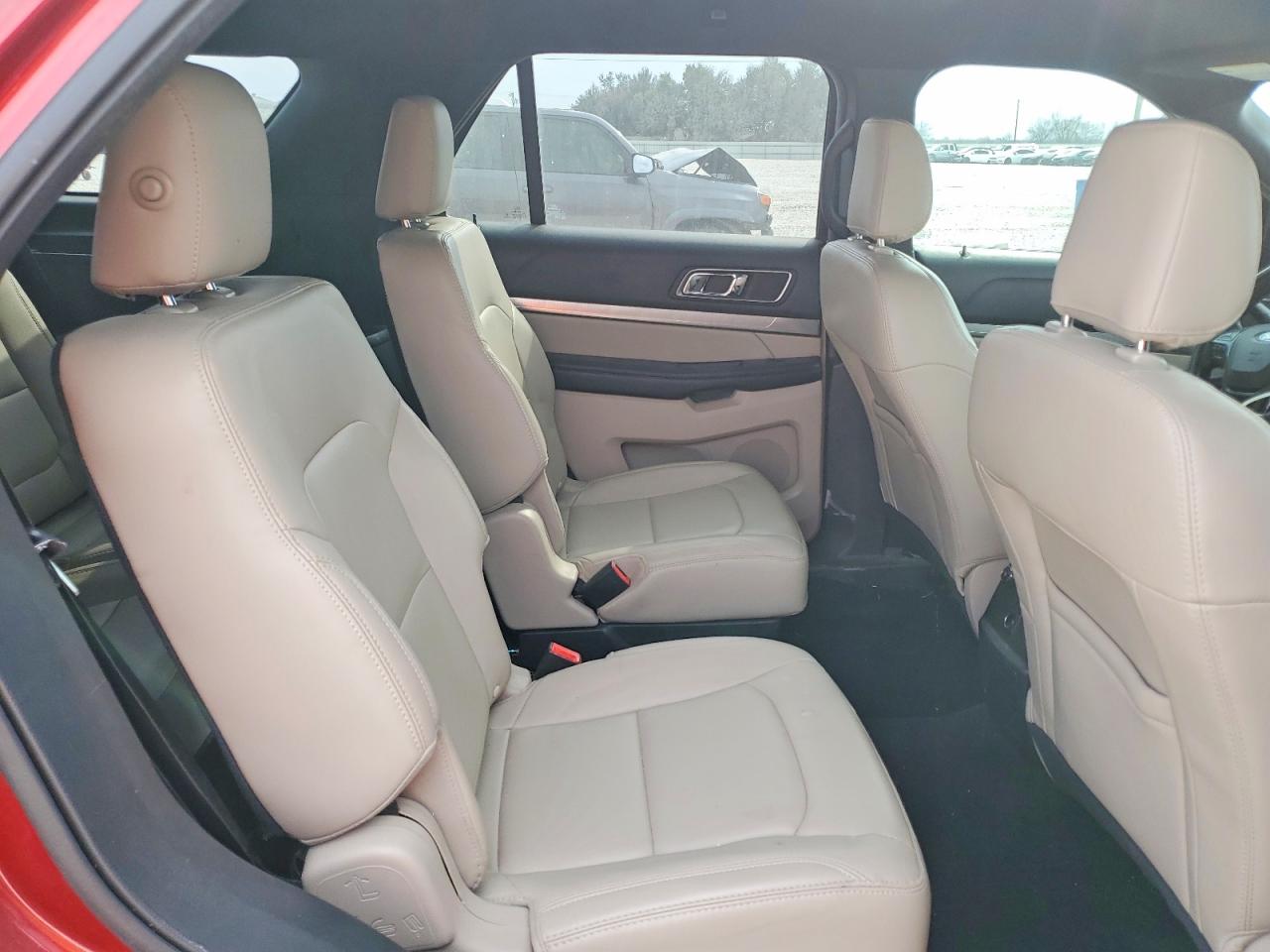 2019 FORD EXPLORER XLT photo 11