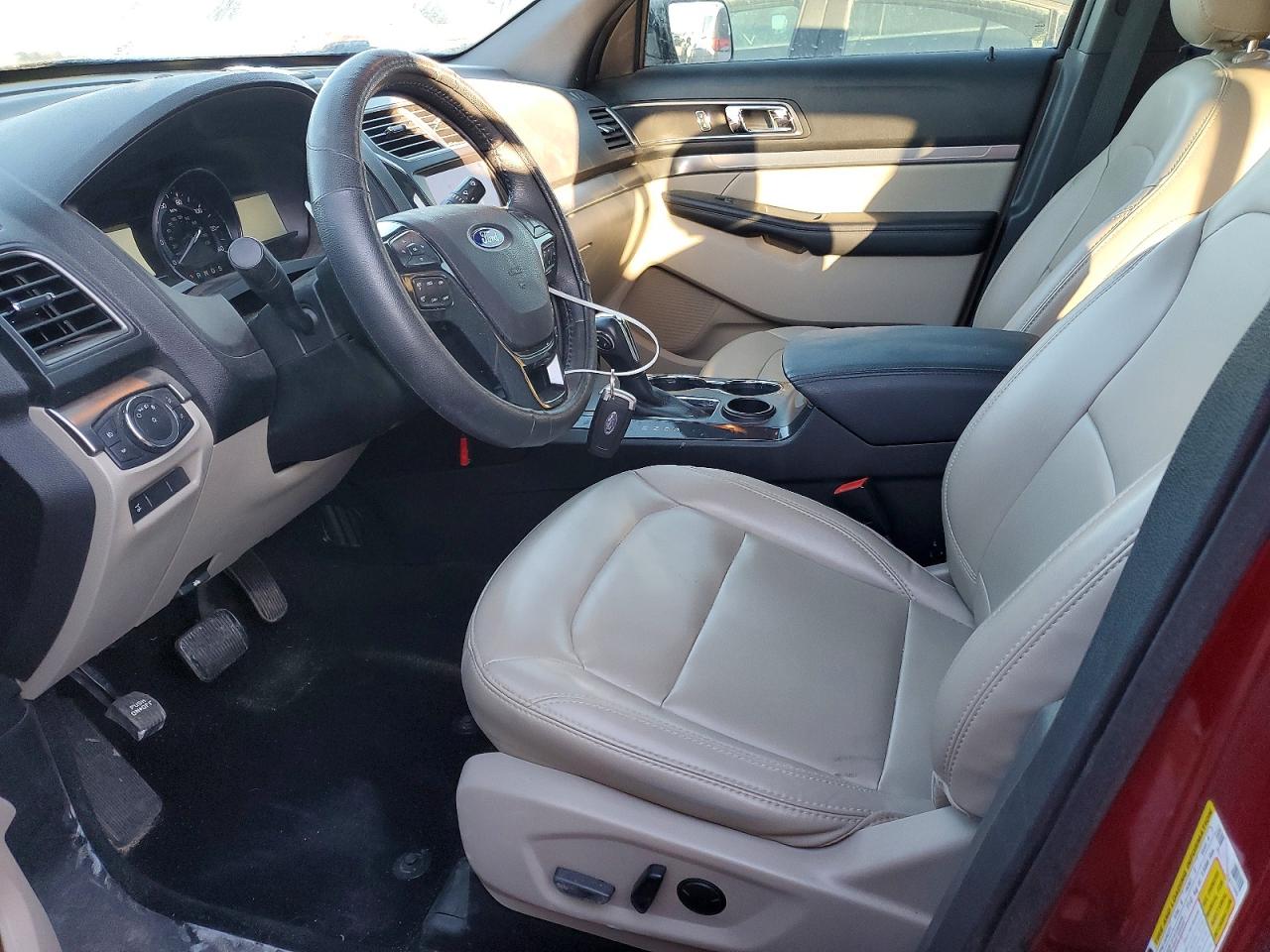 2019 FORD EXPLORER XLT photo 7
