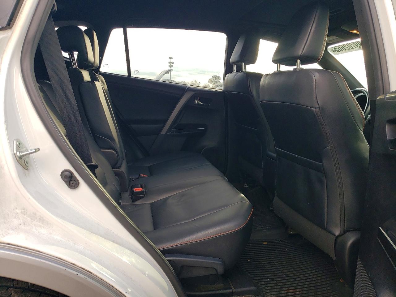 2017 TOYOTA RAV4 SE photo 11