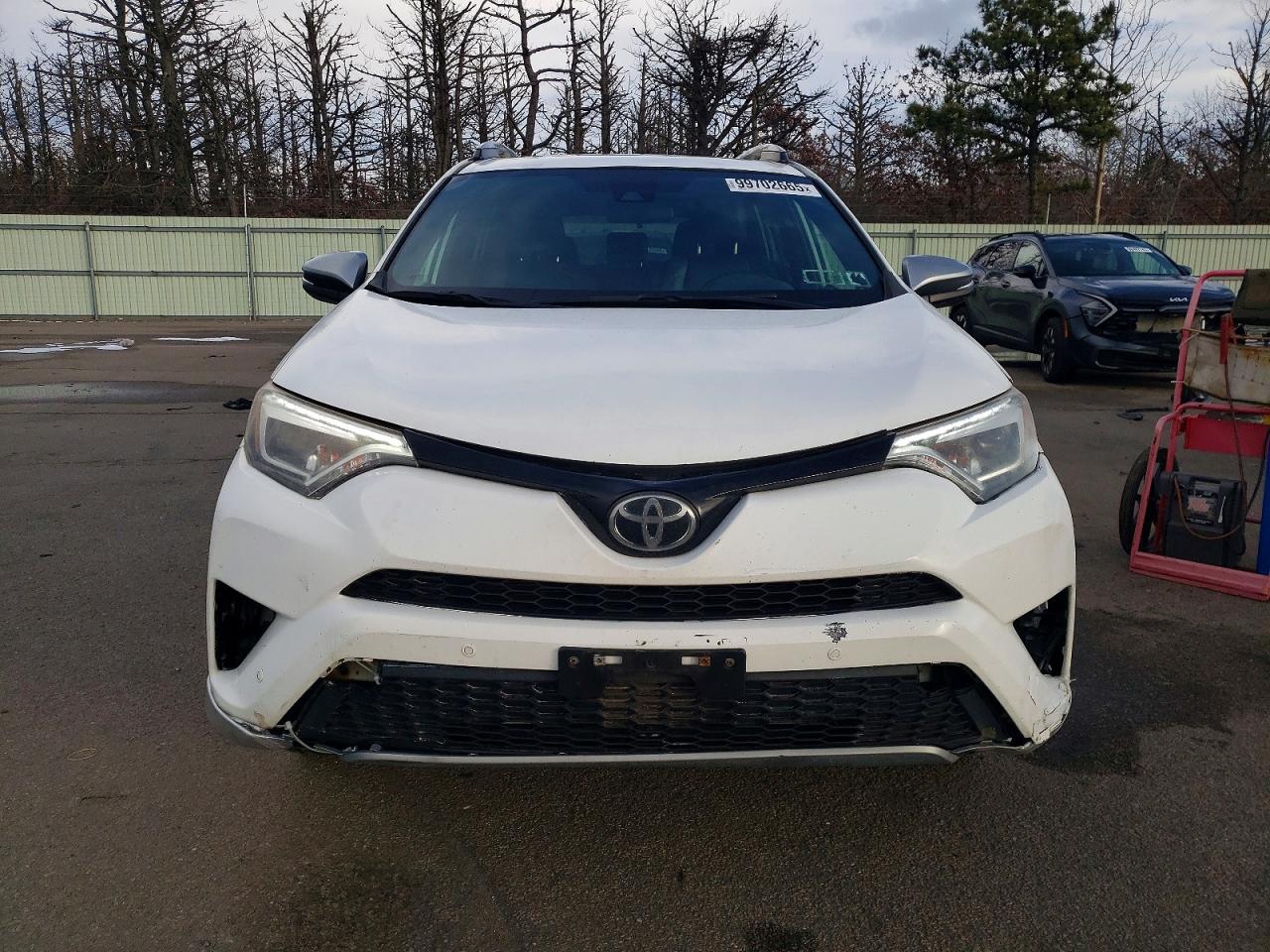 2017 TOYOTA RAV4 SE photo 5