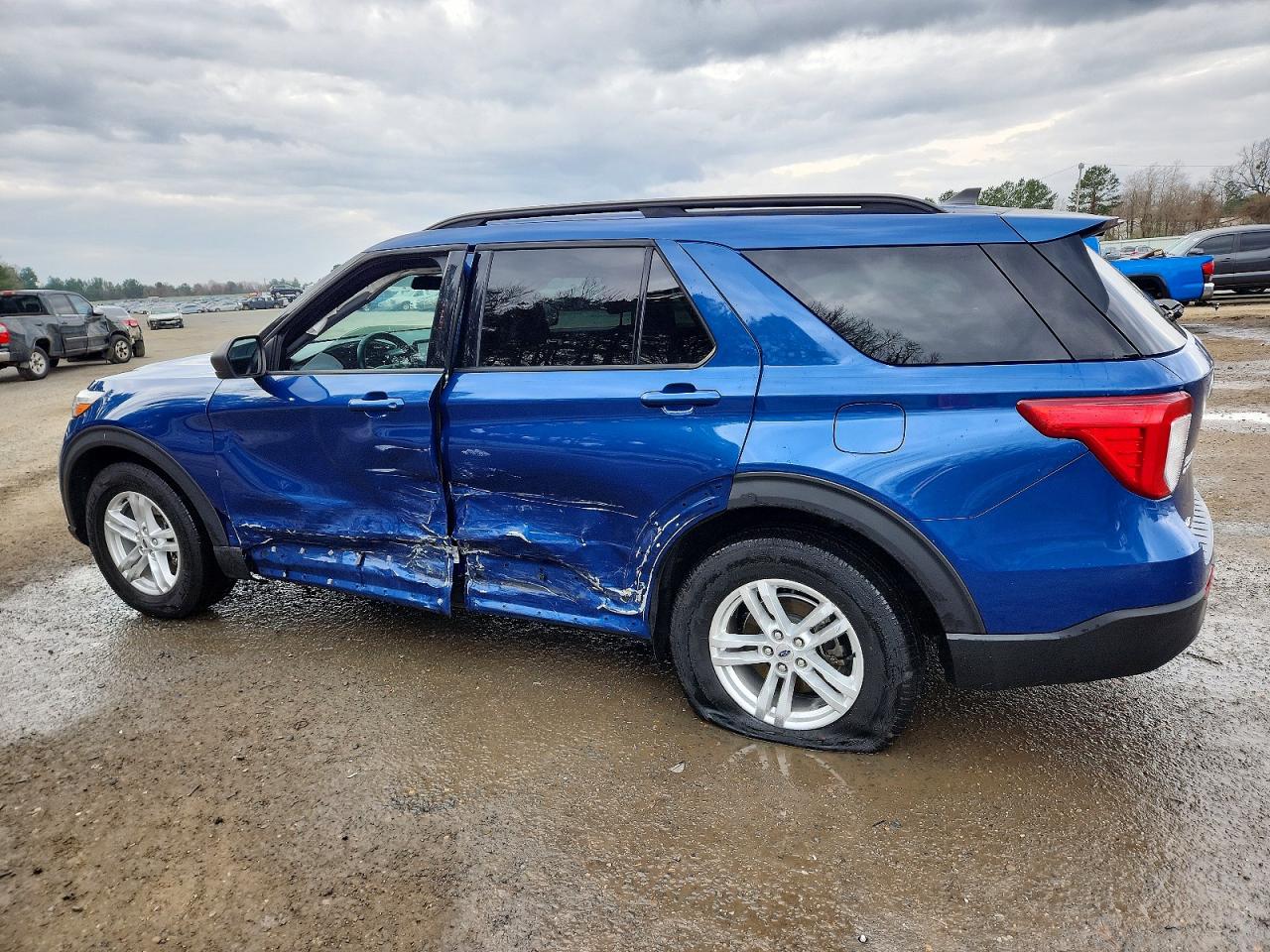 2021 FORD EXPLORER XLT photo 2