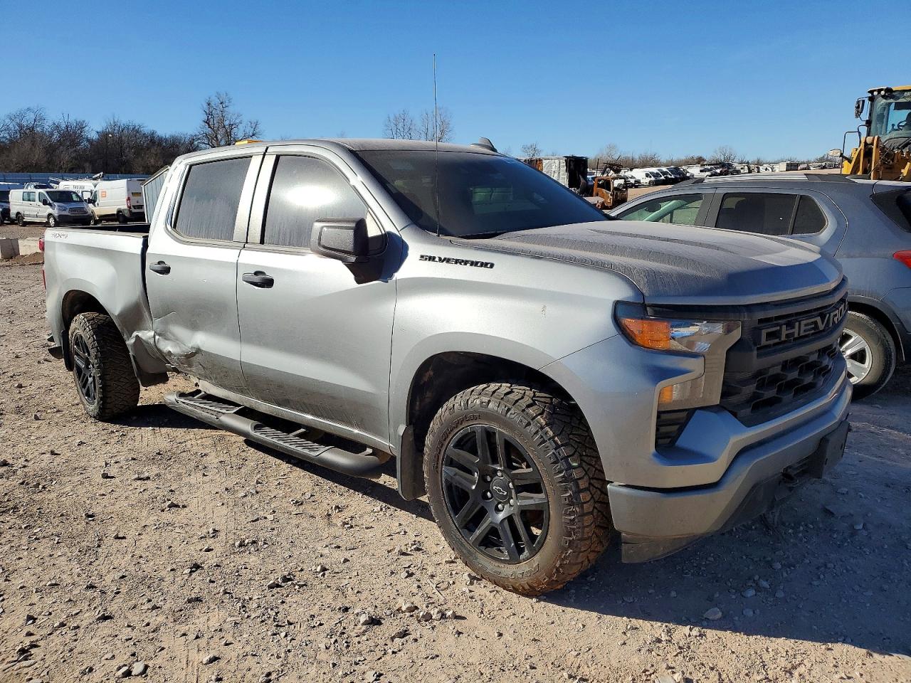 2024 CHEVROLET SILVERADO K1500 CUSTOM photo 4