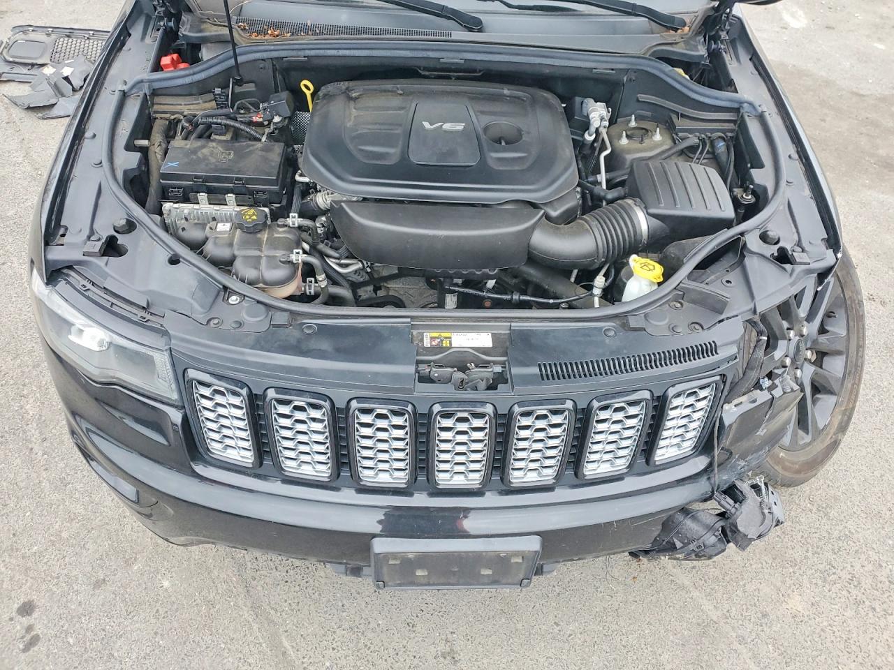 2018 JEEP GRAND CHEROKEE LAREDO photo 12