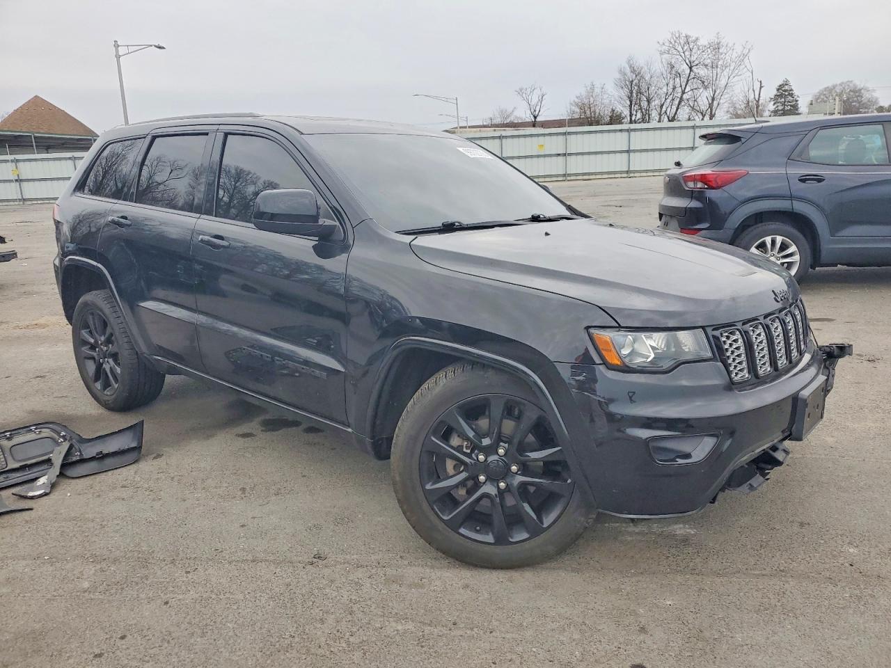 2018 JEEP GRAND CHEROKEE LAREDO photo 4