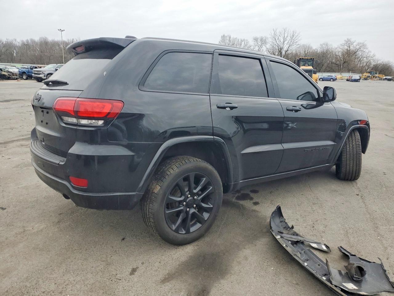 2018 JEEP GRAND CHEROKEE LAREDO photo 3