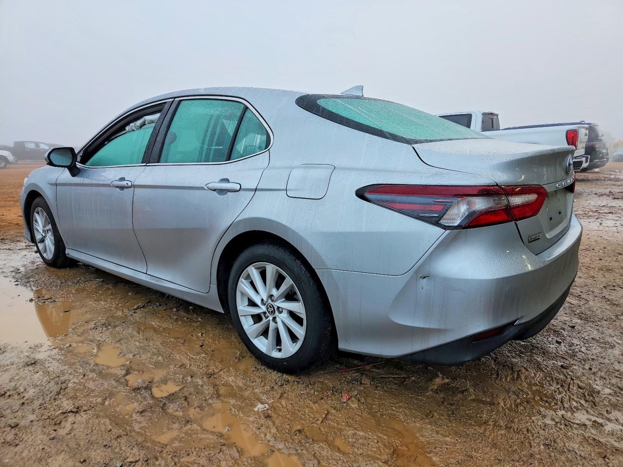 2021 TOYOTA CAMRY LE photo 4
