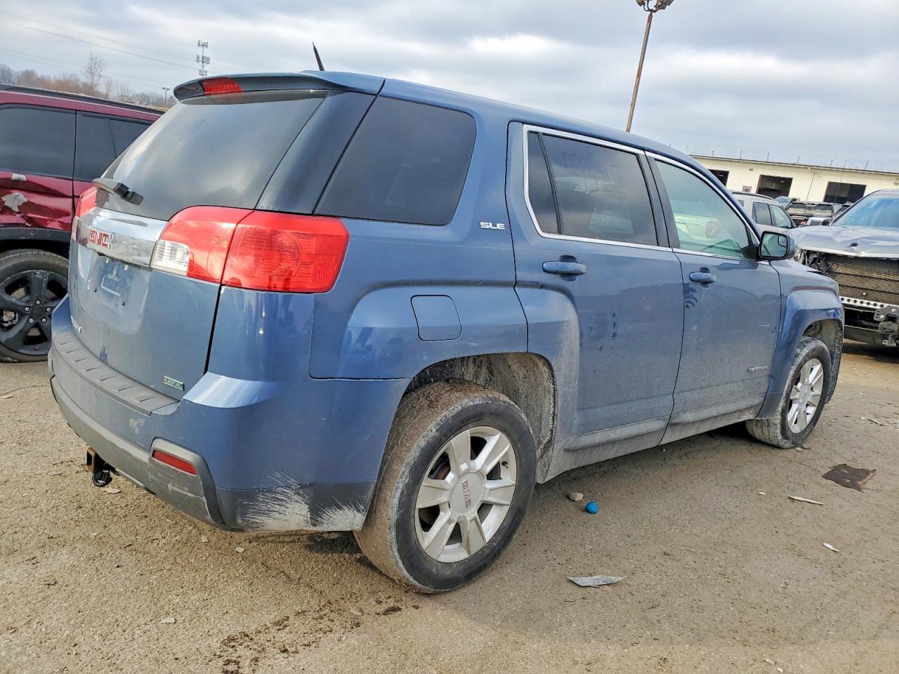 2012 GMC TERRAIN SLE photo 3