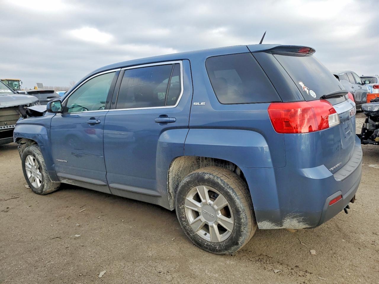 2012 GMC TERRAIN SLE photo 2