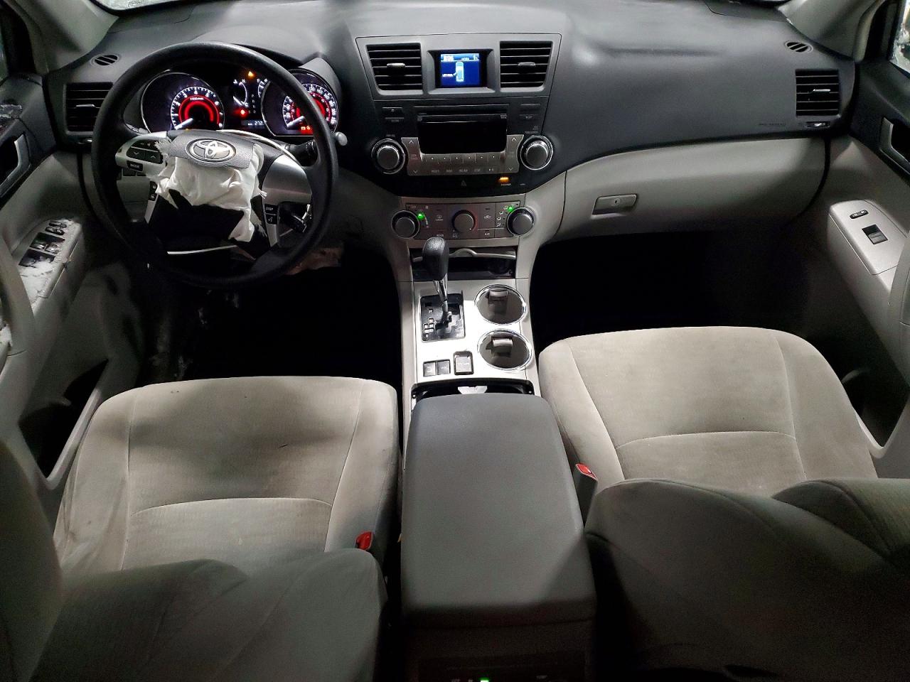 2013 TOYOTA HIGHLANDER BASE photo 8