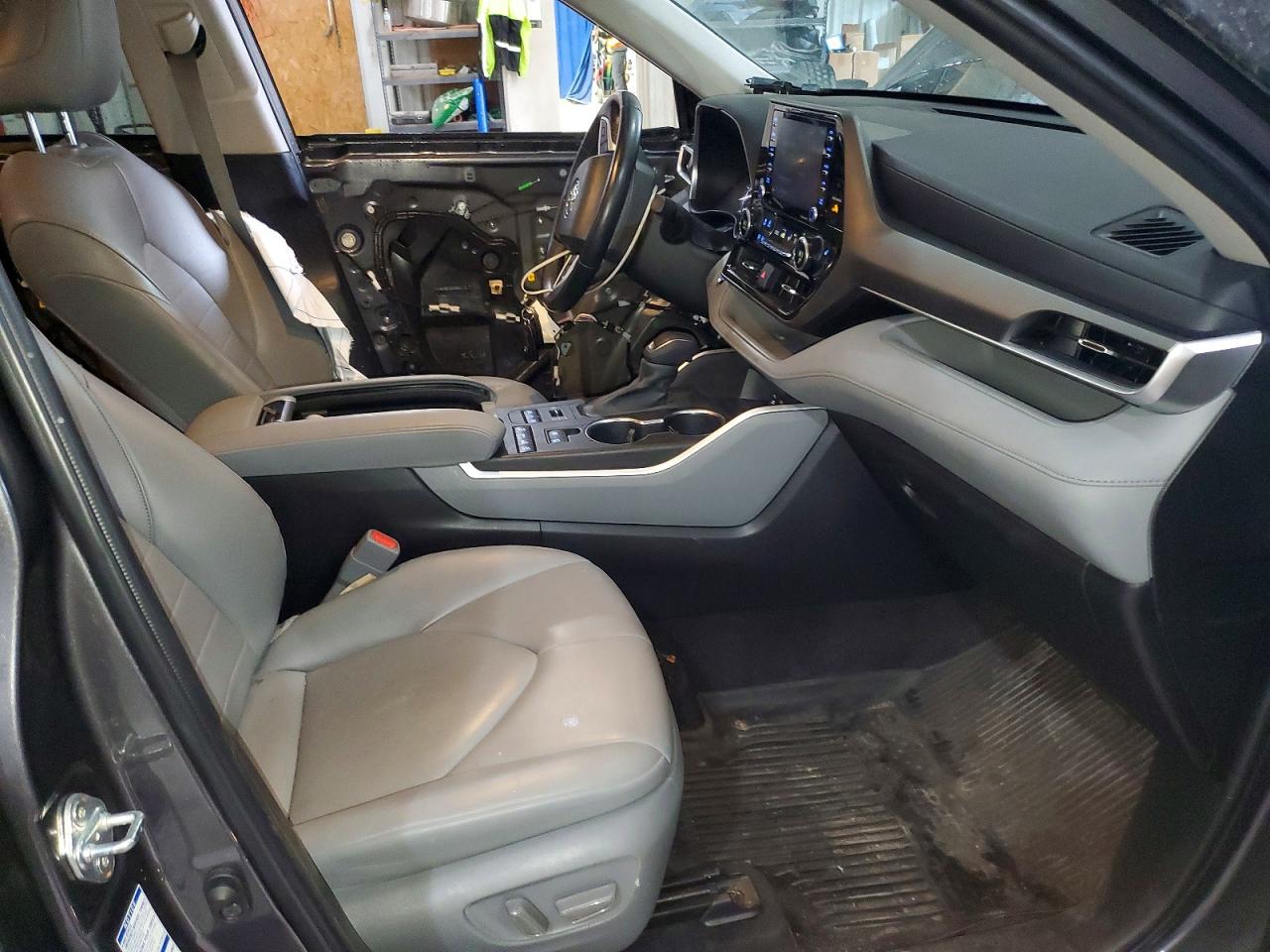 2022 TOYOTA HIGHLANDER XLE photo 7