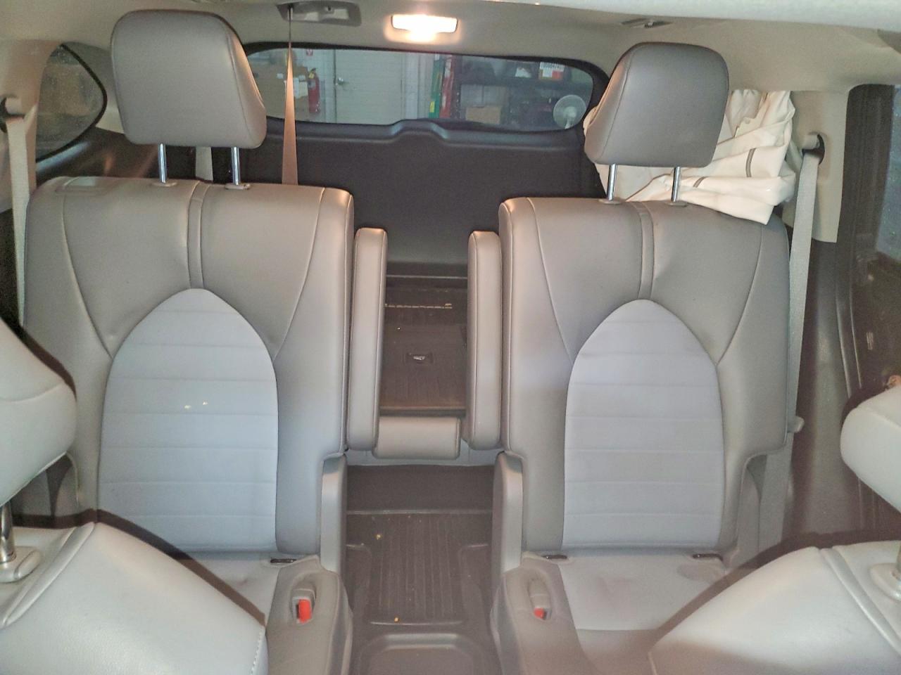 2022 TOYOTA HIGHLANDER XLE photo 10