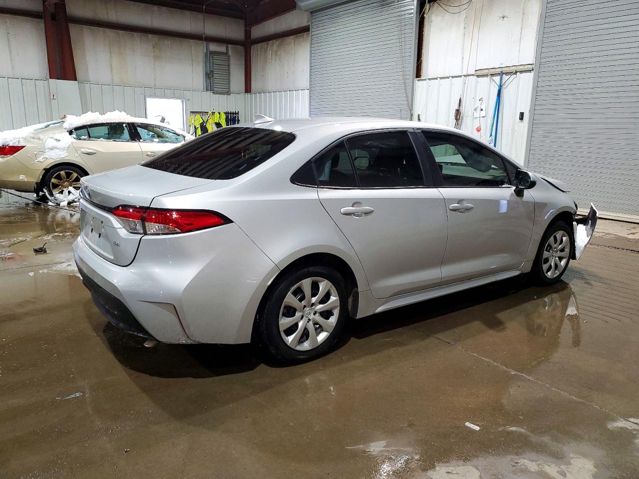 2024 TOYOTA COROLLA LE photo 3