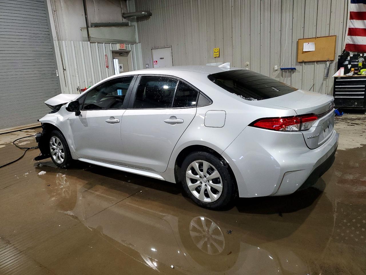 2024 TOYOTA COROLLA LE photo 2