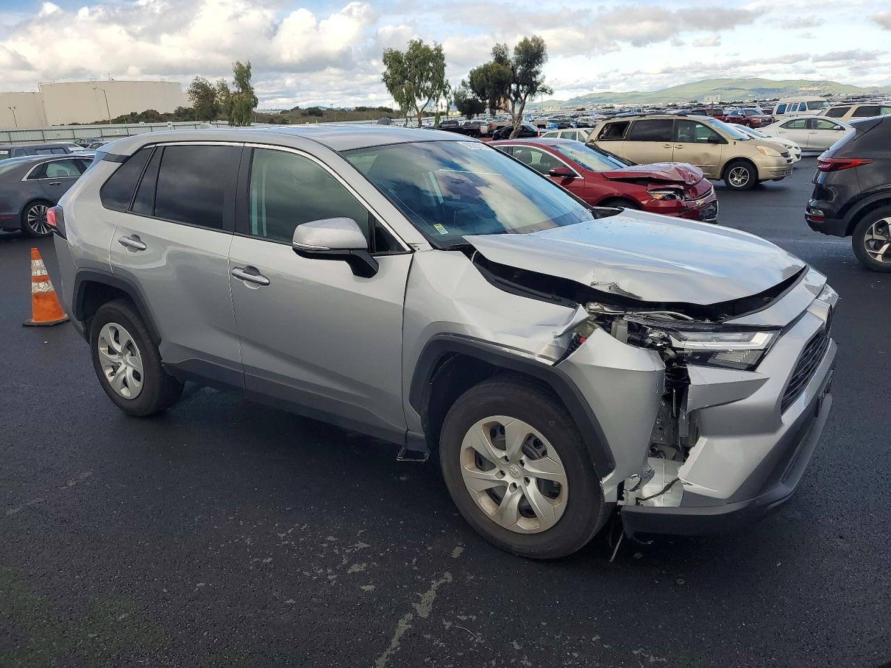 2024 TOYOTA RAV4 LE photo 4