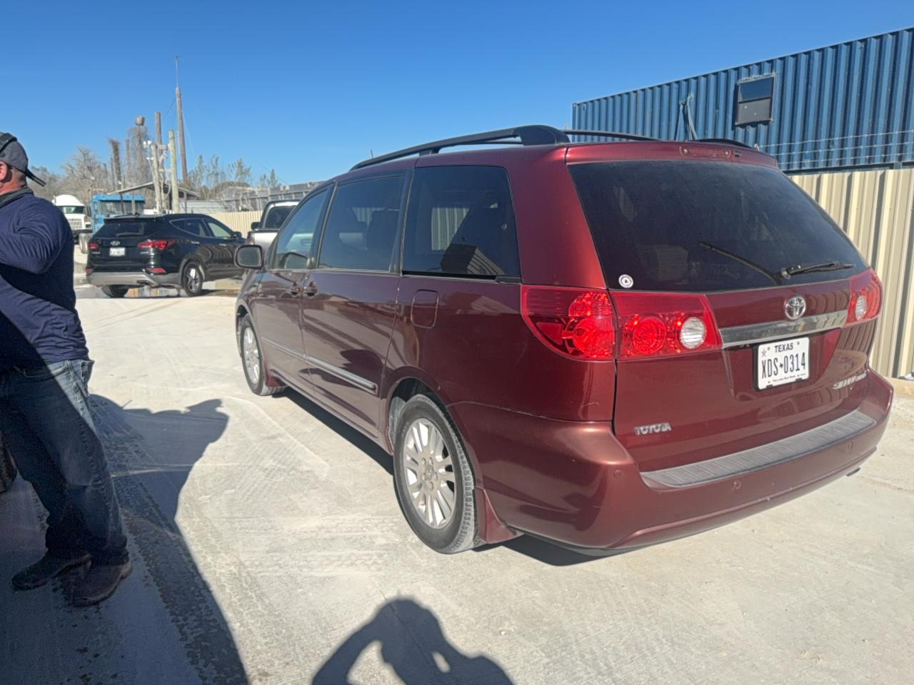 2008 TOYOTA SIENNA XLE photo 3