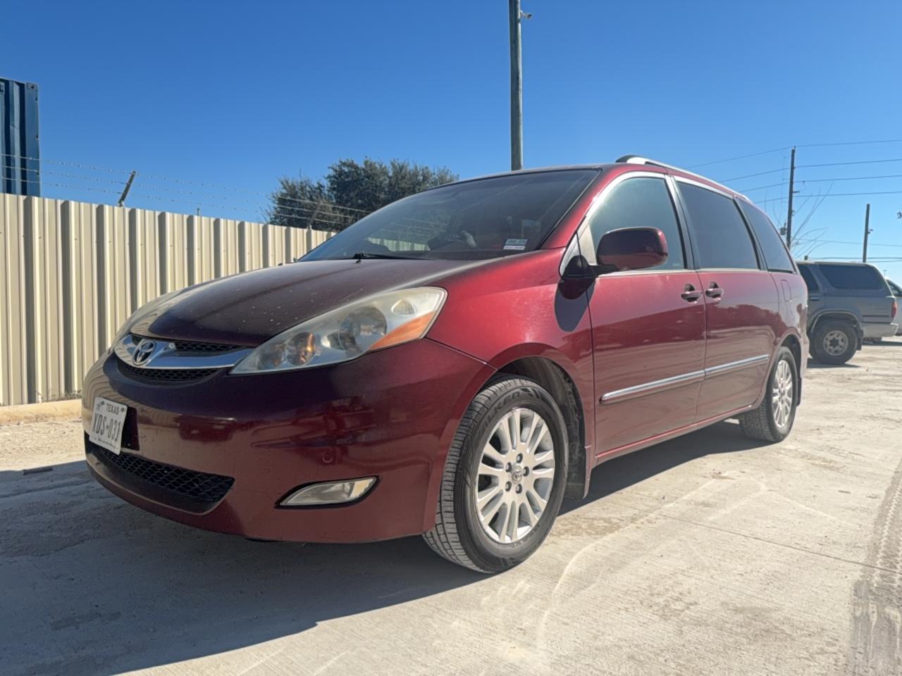2008 TOYOTA SIENNA XLE photo 2