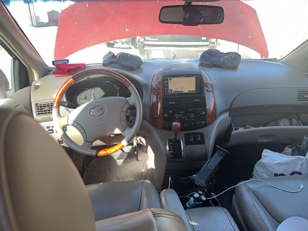 2008 TOYOTA SIENNA XLE photo 9