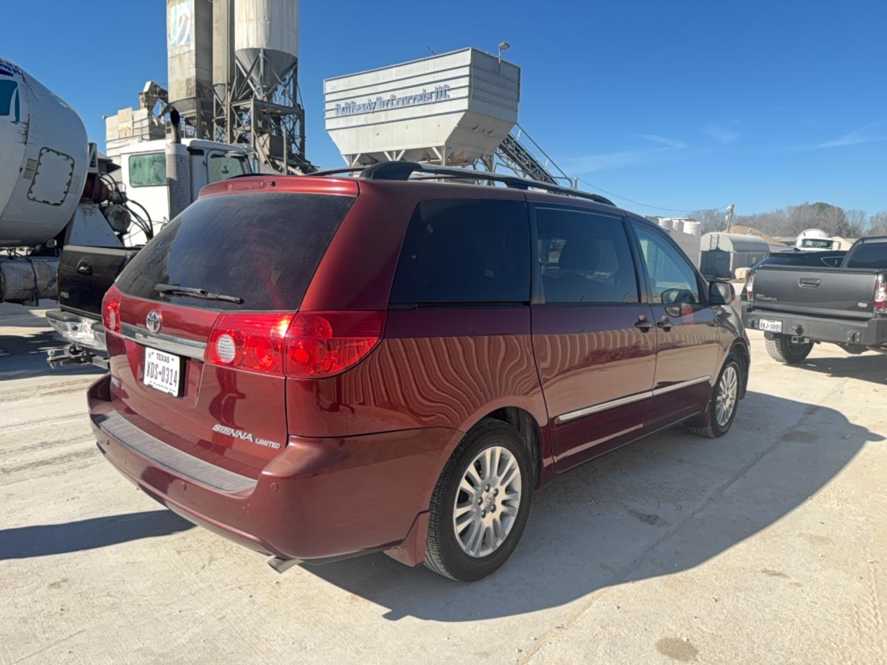 2008 TOYOTA SIENNA XLE photo 4