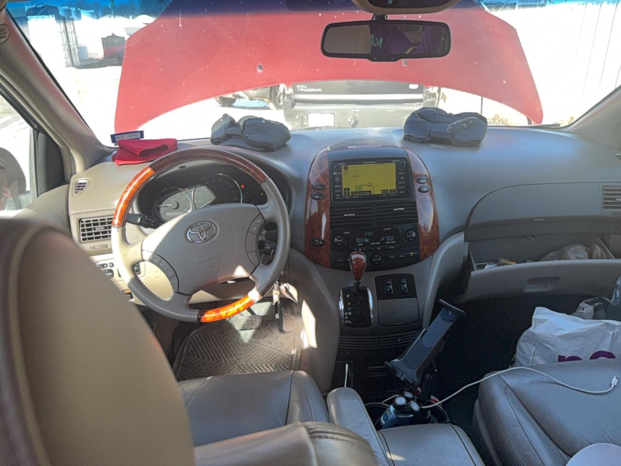 2008 TOYOTA SIENNA XLE photo 10